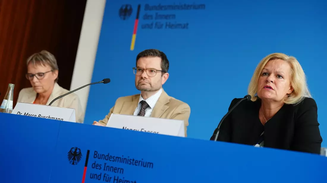 Die Ampel ist sich einig: Aus Solingen werden Konsequenzen gezogen - Bild: Kay Nietfeld/dpa