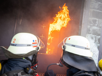 FW Rheingau-Taunus: 348 Feuerwehrleute im echten Feuer ausgebildet - Foto: presseportal.de
