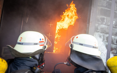 FW Rheingau-Taunus: 348 Feuerwehrleute im echten Feuer ausgebildet - Foto: presseportal.de