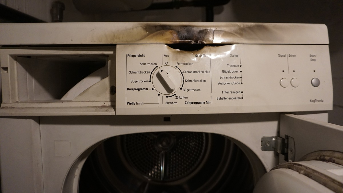 FW Ratingen: Brennender Wäschetrockner in Eggerscheidt - Foto: presseportal.de