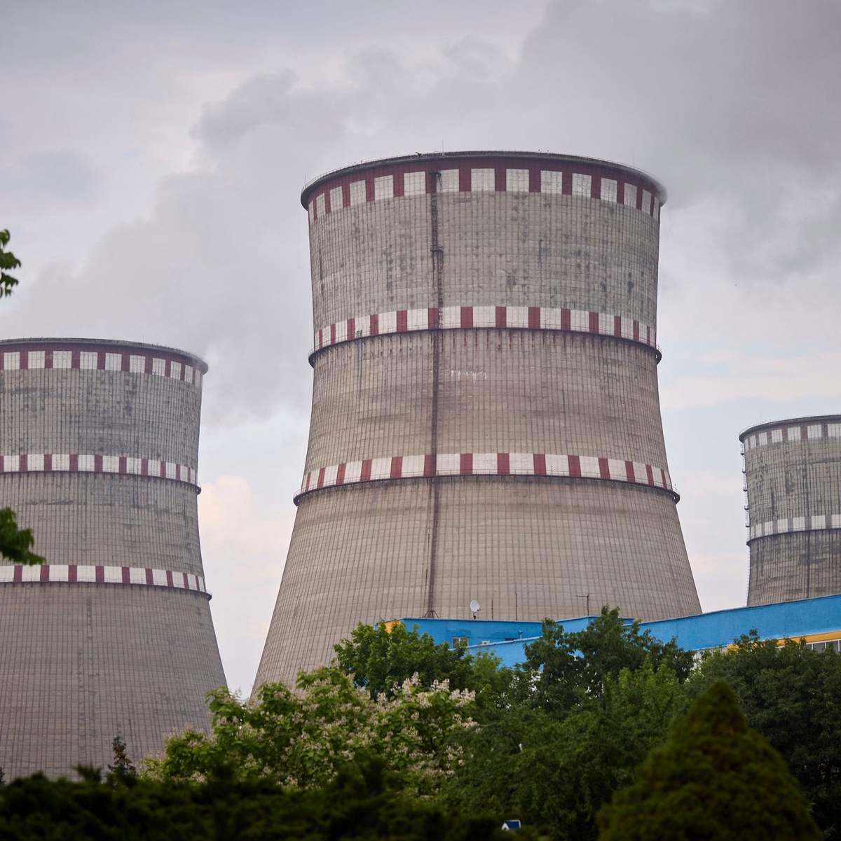 Russland führt immer wieder Luftschläge gegen ukrainische Kraftwerke durch und soll jetzt auch Raketenschläge gegen Umspannwerke an ukrainischen Atomkraftwerken planen. (Archivbild) - Foto: Ukrainian Presidential Office/Planet Pix Pool via ZUMA Press Wire/dpa