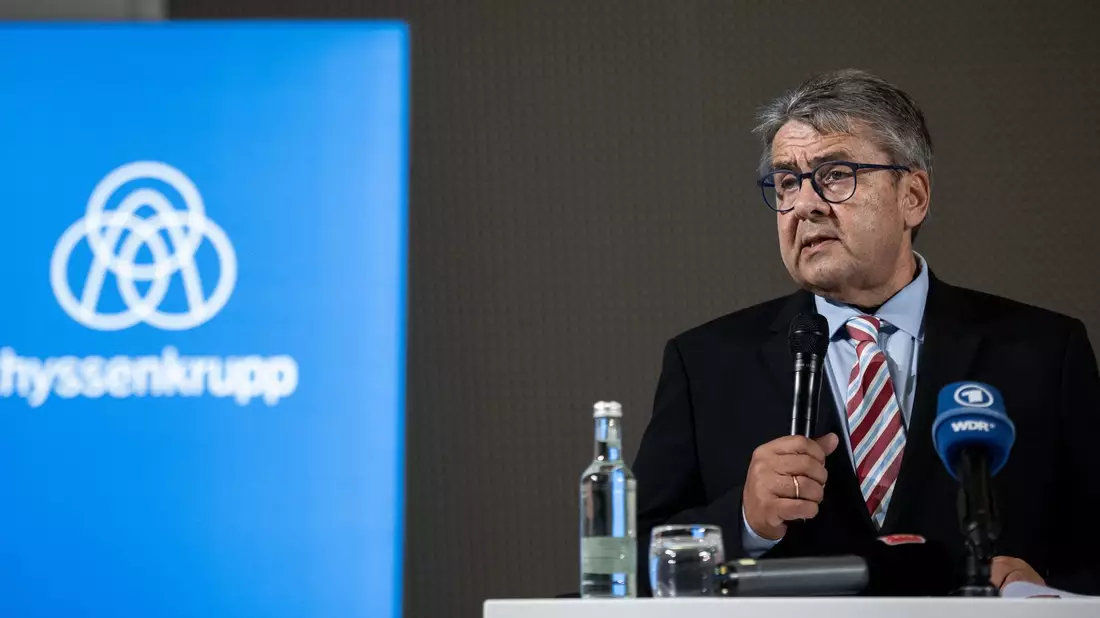 Die Krise beim Stahlhersteller Thyssenkrupp Steel hat jetzt auch personelle Konsequenzen: Drei Vorstände und vier Aufsichtsräte werfen hin.  - Bild: Fabian Strauch/dpa