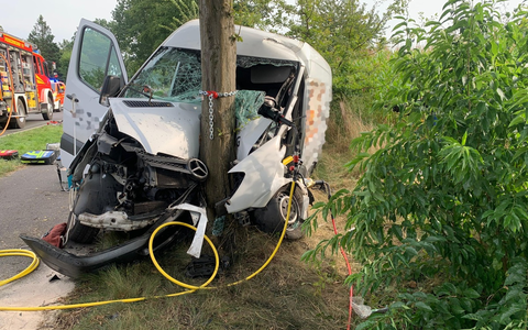 FW Hünxe: Eingeklemmte Person nach Verkehrsunfall - Paralleleinsatz während der technischen Rettung - Foto: presseportal.de