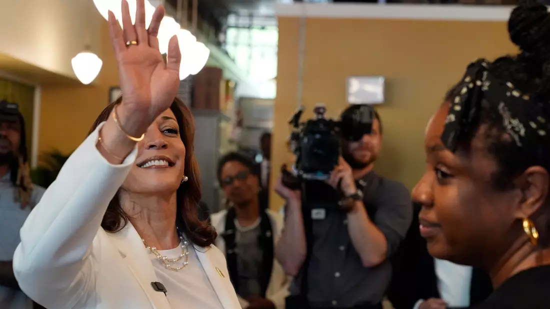 Harris macht Wahlkampf im Swing State Georgia.  - Bild: Jacquelyn Martin/AP