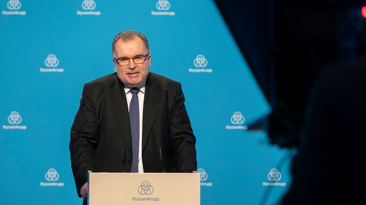 Nach dem Rücktritt von drei Stahlvorständen hat Thyssenkrupp-Chefaufseher Russwurm massive Kritik an den ausgeschiedenen Managern geübt. - Foto: Thyssenkrupp/dpa