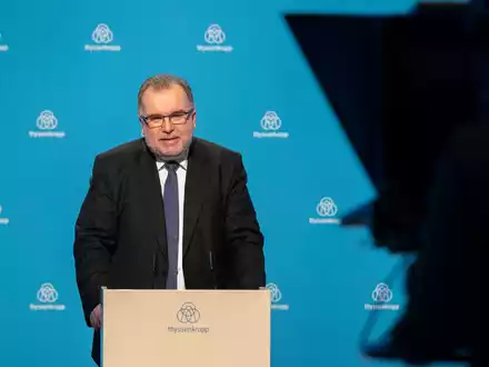 Nach dem Rücktritt von drei Stahlvorständen hat Thyssenkrupp-Chefaufseher Russwurm massive Kritik an den ausgeschiedenen Managern geübt. - Foto: Thyssenkrupp/dpa