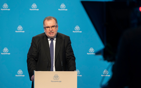 Nach dem Rücktritt von drei Stahlvorständen hat Thyssenkrupp-Chefaufseher Russwurm massive Kritik an den ausgeschiedenen Managern geübt. - Foto: Thyssenkrupp/dpa