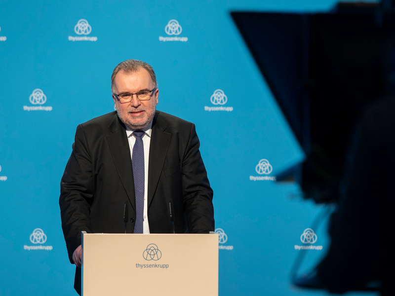 Nach dem Rücktritt von drei Stahlvorständen hat Thyssenkrupp-Chefaufseher Russwurm massive Kritik an den ausgeschiedenen Managern geübt. - Foto: Thyssenkrupp/dpa