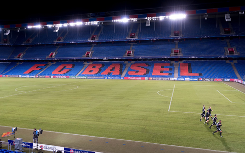Ein Public Viewing ist im Fußballstadion angedacht (Archivbild) - Foto: Georgios Kefalas/Keystone/dpa
