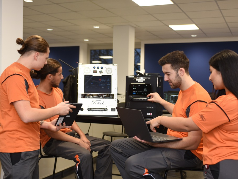 154 junge Menschen starten ihre Ausbildung bei den Ford-Werken - Foto: presseportal.de