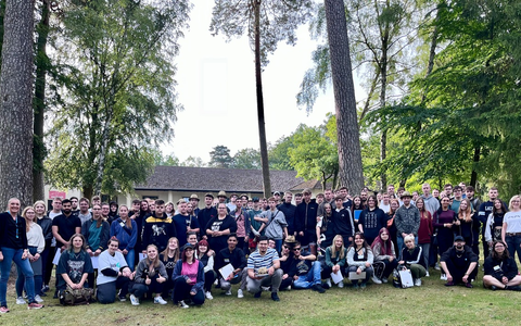 Herzlich willkommen unseren über 100 neuen Netto-Azubis - Foto: presseportal.de