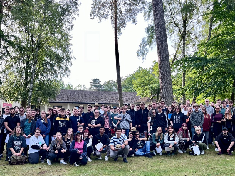 Herzlich willkommen unseren über 100 neuen Netto-Azubis - Foto: presseportal.de