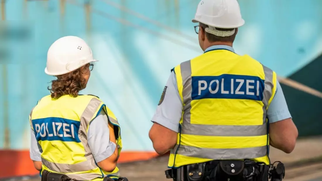 BPOL-HB: Bundespolizei fasst gesuchten Mann auf Offshore-Schiff - Bild: presseportal.de
