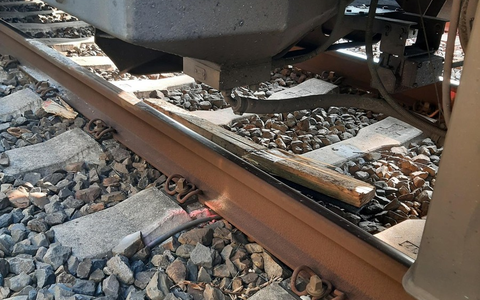 BPOL-HB: Unbekannte legen mehrere Gegenstände ins Gleis - Bundespolizei sucht Zeugen - Foto: presseportal.de BPOL-HB: Unbekannte legen mehrere Gegenstände ins Gleis - Bundespolizei sucht Zeugen - Foto: presseportal.de