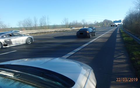Der Prozess um die «Mutter aller Hochzeitskorsos» musste erneut vertagt werden. (Archivfoto) - Foto: ---/Polizei Düsseldorf/dpa Der Prozess um die «Mutter aller Hochzeitskorsos» musste erneut vertagt werden. (Archivfoto) - Foto: ---/Polizei Düsseldorf/dpa