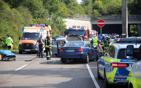 FW LK Neunkirchen: Zwei Verletzte bei schwerem Verkehrsunfall auf B41 bei Neunkirchen - Foto: presseportal.de