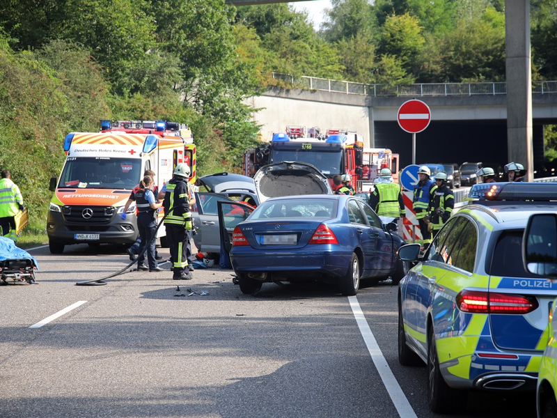 FW LK Neunkirchen: Zwei Verletzte bei schwerem Verkehrsunfall auf B41 bei Neunkirchen - Foto: presseportal.de