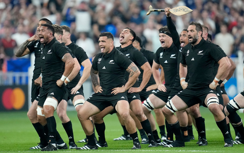 Rugbyspieler machten das Ritual weltberühmt. (Archivbild) - Foto: Christophe Ena/AP/dpa