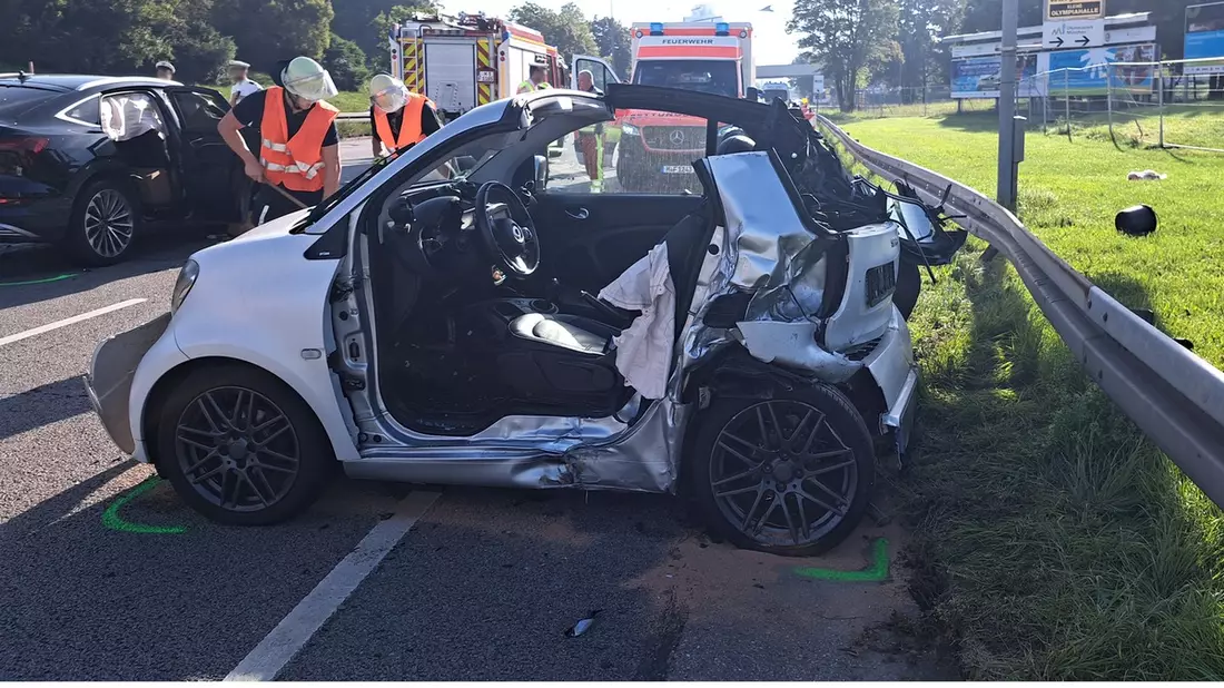 FW-M: Folgenschwerer Verkehrsunfall (Milbertshofen) - Bild: presseportal.de