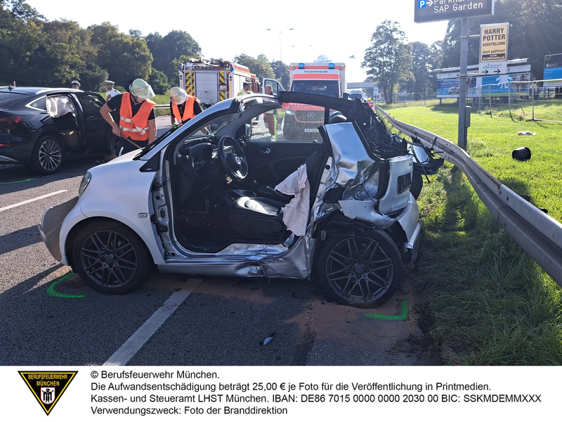 FW-M: Folgenschwerer Verkehrsunfall (Milbertshofen) - Foto: presseportal.de