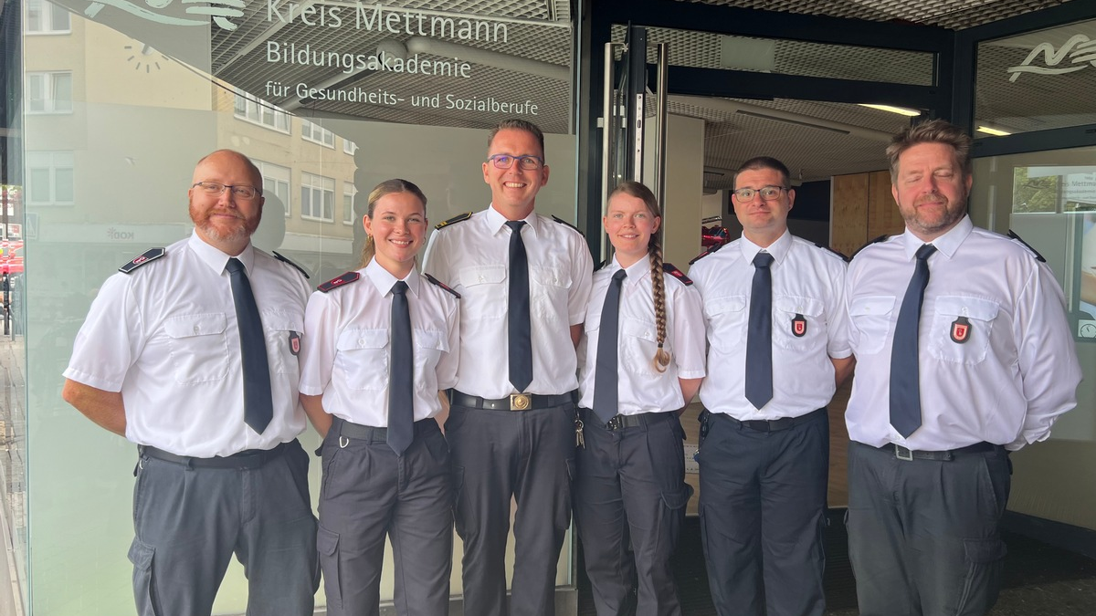 FW-Velbert: Zwei neue Notfallsanitäterinnen für den Rettungsdienst der Stadt Velbert - Foto: presseportal.de