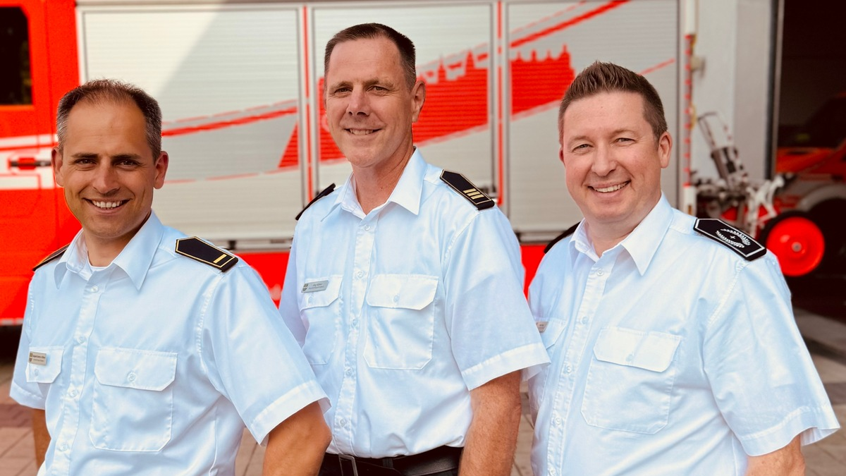 FW-GL: Wechsel in der Leitung der Feuerwehr Bergisch Gladbach: Gerd Haag wurde in den Ruhestand versetzt, Benjamin Severin-von Polheim tritt Nachfolge an - Foto: presseportal.de