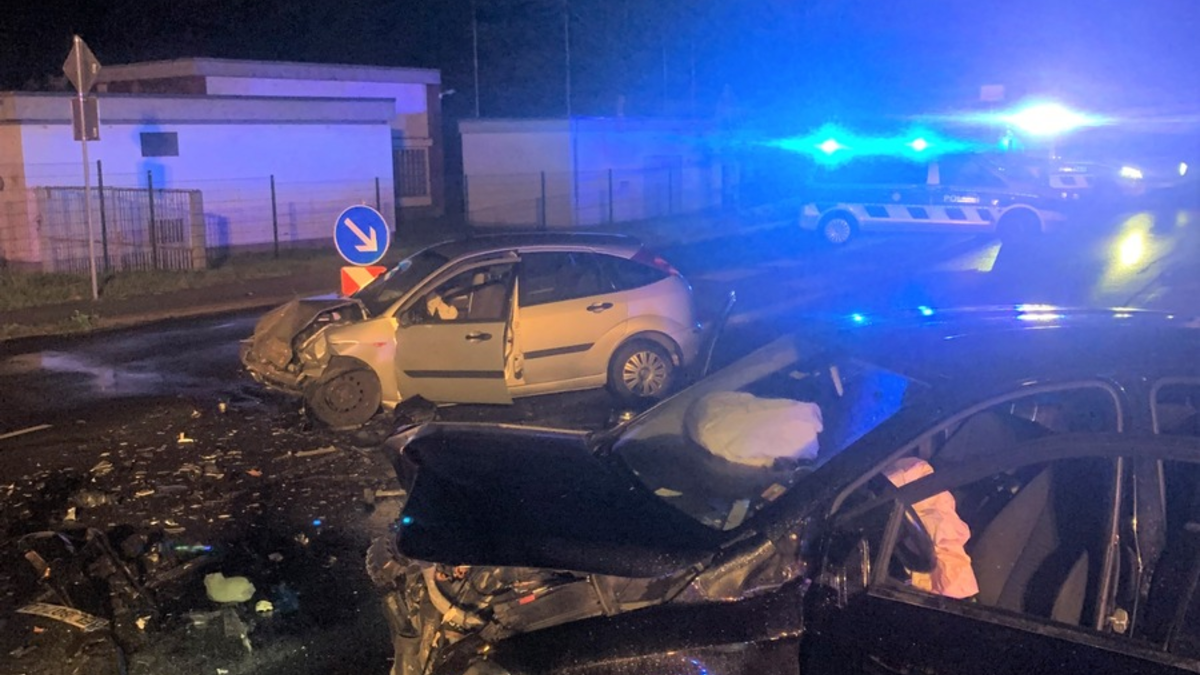 POL-AC: Frontalzusammenstoß - vier Verletzte bei Verkehrsunfall - Foto: presseportal.de