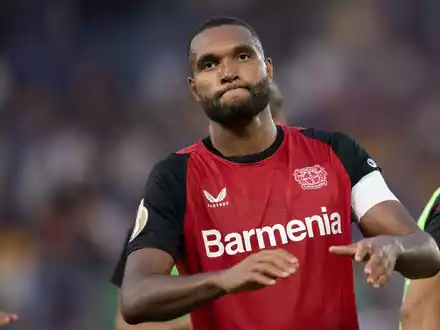 Jonathan Tah bleibt bei Bayer Leverkusen. - Foto: Hendrik Schmidt/dpa