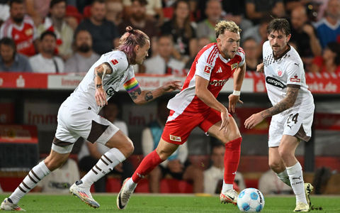 Für Bo Svensson war die Partie gegen St. Pauli das erste Heimspiel als Union-Trainer. - Foto: Christophe Gateau/dpa