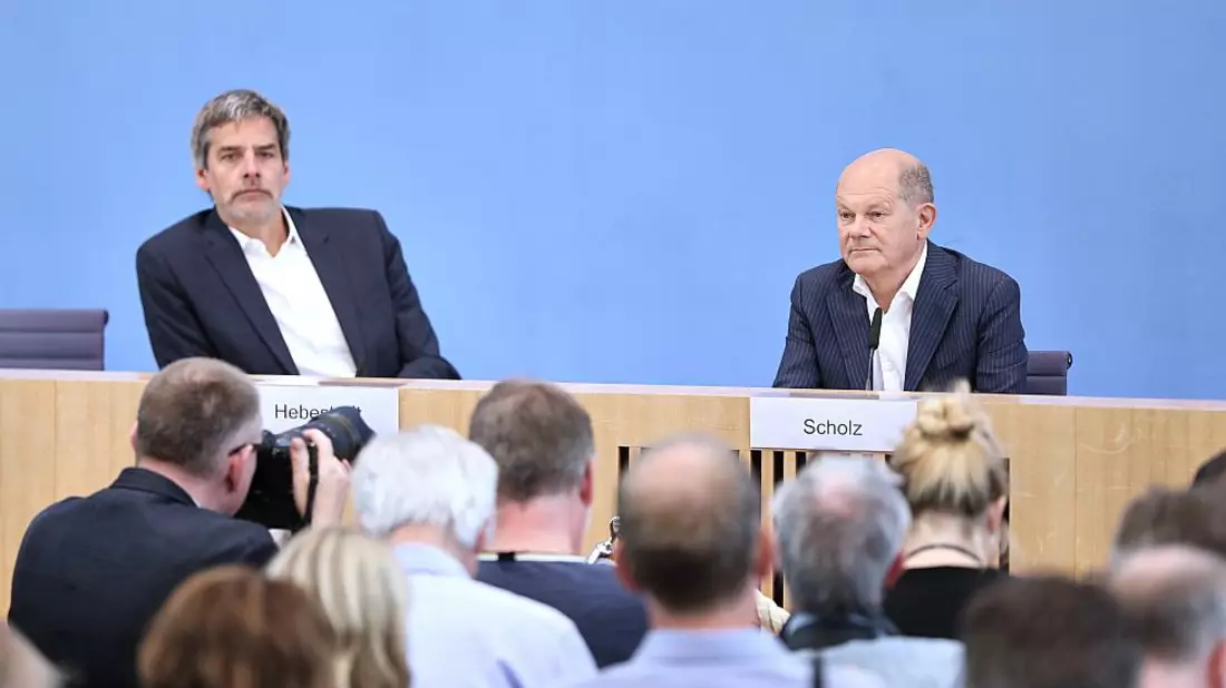 Steffen Hebestreit und Olaf Scholz (Archiv) - Bild: über dts Nachrichtenagentur
