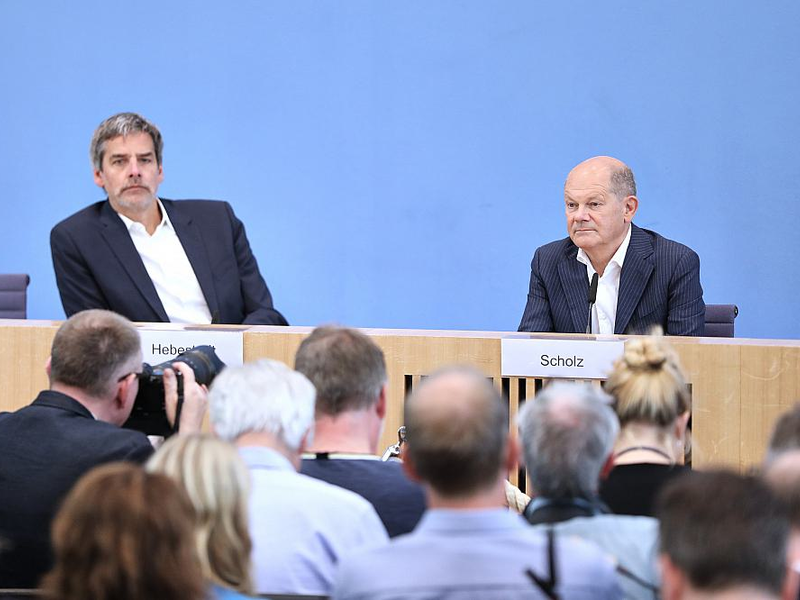 Steffen Hebestreit und Olaf Scholz (Archiv) - Foto: über dts Nachrichtenagentur