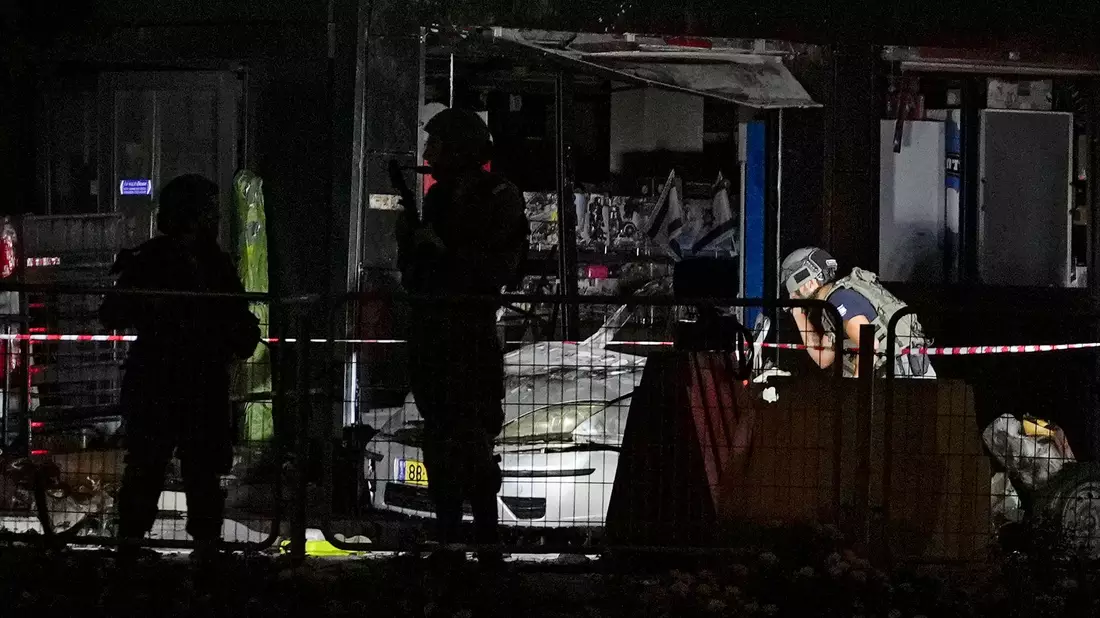 Laut der israelischen Armee haben «Terroristen» im Westjordanland angegriffen. - Bild: Ohad Zwigenberg/AP/dpa