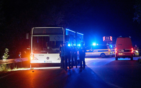 Am Freitagabend hatte eine 32 Jahre alte Deutsche in einem Shuttle-Bus mit einem Messer auf Menschen eingestochen. (Archivfoto)  - Foto: Sascha Ditscher/dpa