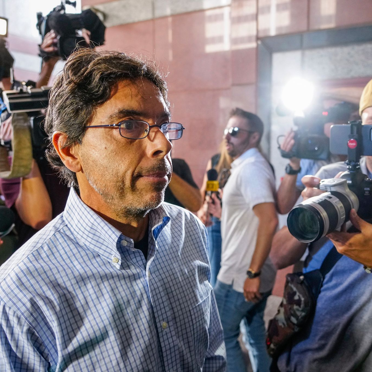 Nach dem Tod des Schauspielers Matthew Perry erscheint ein angeklagter Arzt vor Gericht  - Foto: Damian Dovarganes/AP/dpa