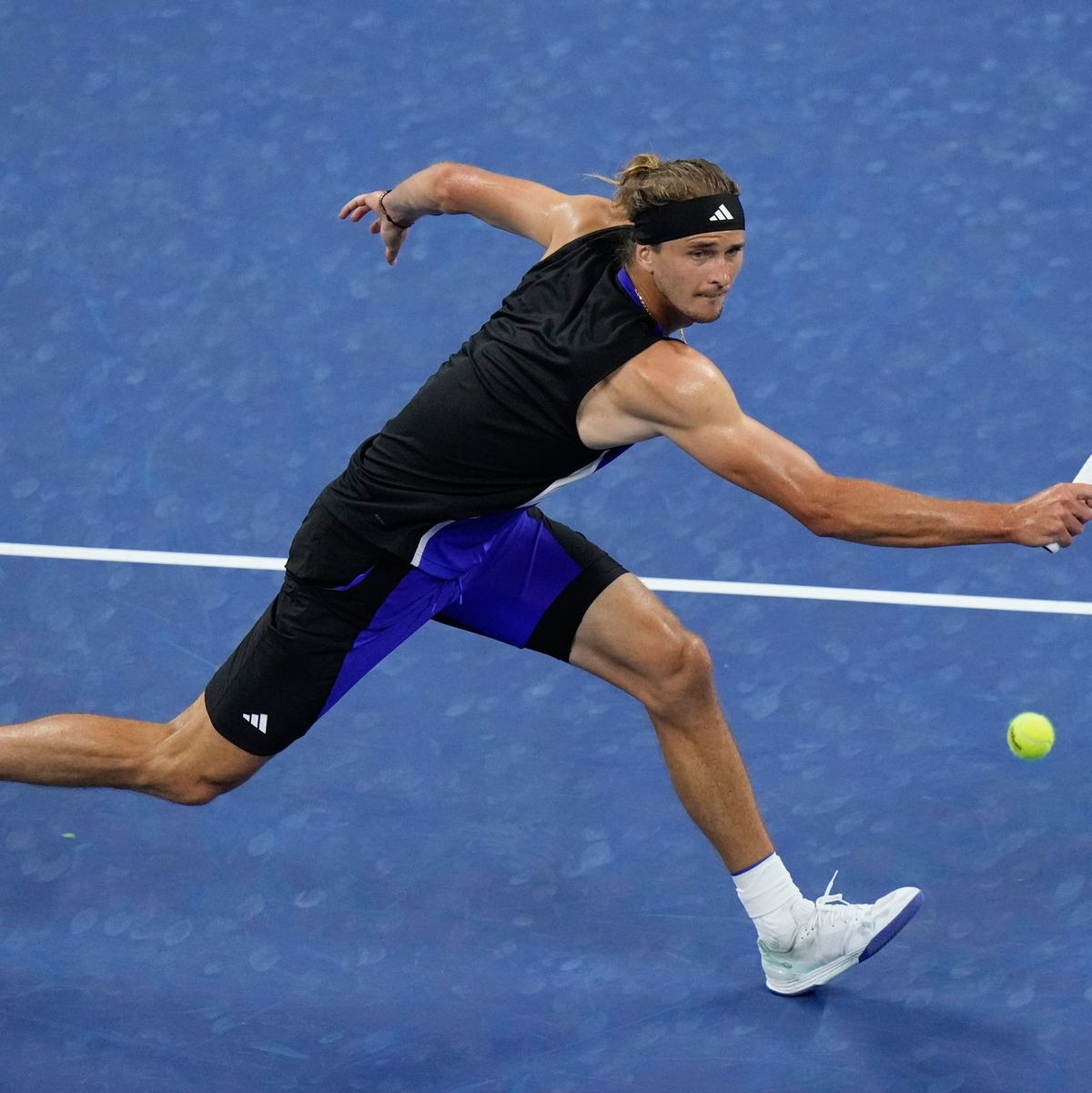 Alexander Zverev bejubelt den Achtelfinaleinzug bei den US Open. - Foto: Frank Franklin II/AP