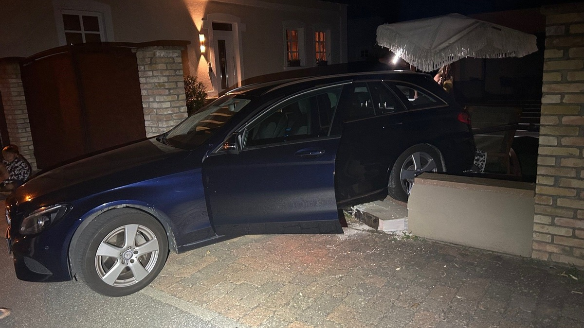 POL-PDLD: Verkehrsunfall mit erheblichem Sachschaden in Neuburg am Rhein - Foto: presseportal.de