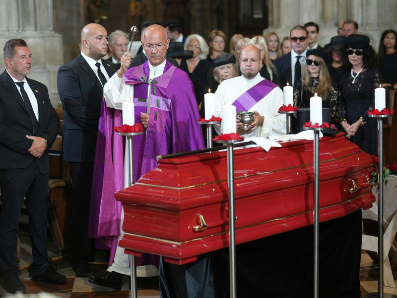 Lugner hatte Trauerfeier und Beerdigung selbst vorbereitet (Foto aktuell). - Foto: Georg Hochmuth/APA/dpa