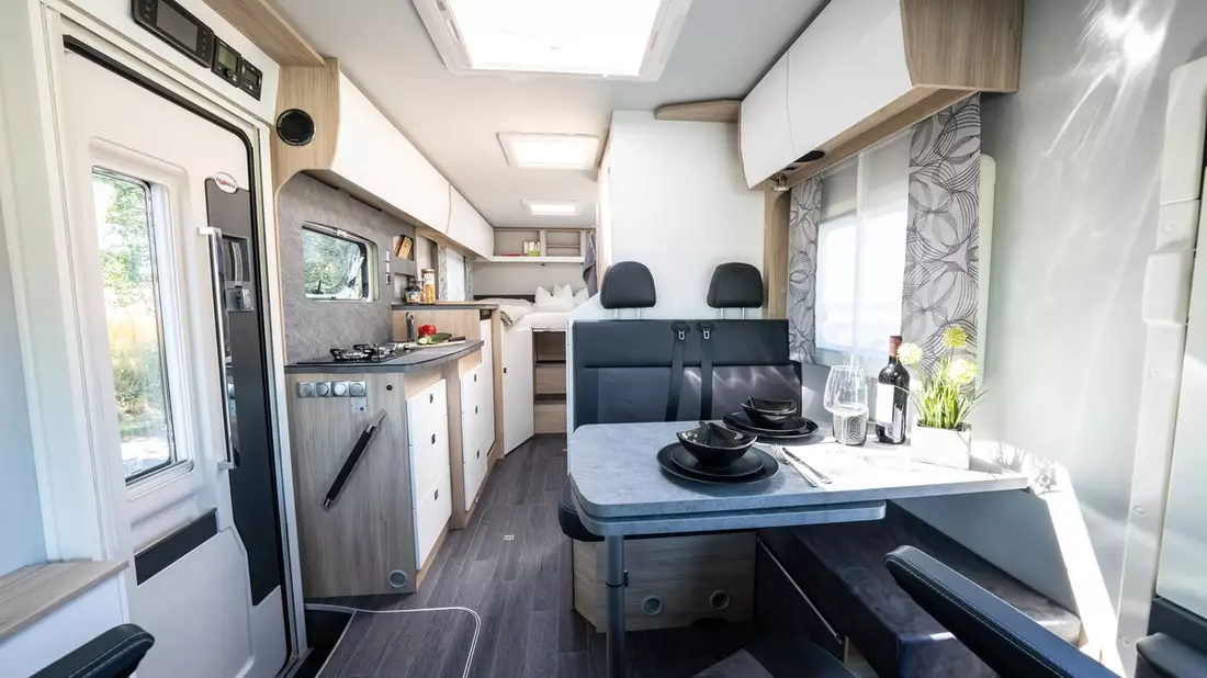 Neu: Integrierter FRANKIA NEO BLACK LINE - live auf dem Caravan Salon - Bild: presseportal.de