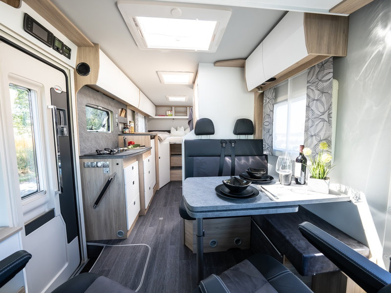 Neu: Integrierter FRANKIA NEO BLACK LINE - live auf dem Caravan Salon - Foto: presseportal.de