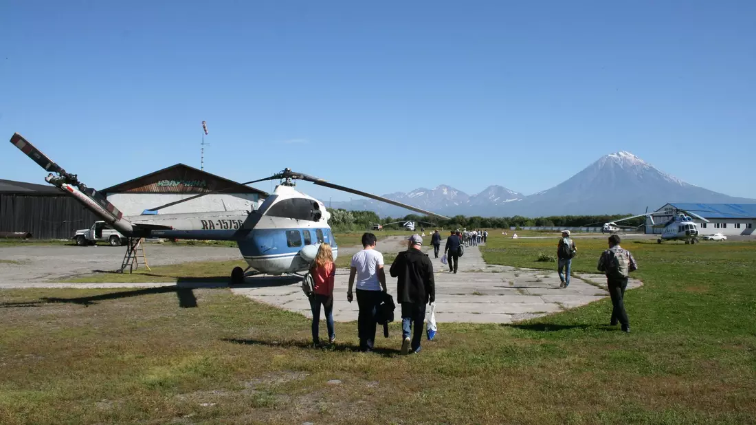 Ausflüge im Hubschrauber auf Kamtschatka sind bei Touristen besonders beliebt, immer wieder kommt es aber auch zu Zwischenfällen. (Archivbild) - Bild: picture alliance / dpa-tmn
