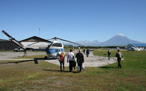 Ausflüge im Hubschrauber auf Kamtschatka sind bei Touristen beliebt. Doch nun sind nach einem Absturz viele Leichen entdeckt worden. (Archivbild) - Foto: picture alliance / dpa-tmn