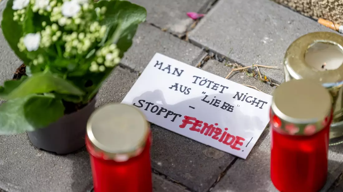 Femizid bedeutet, dass Frauen aufgrund ihres Geschlechts getötet werden – also weil sie Frauen sind. - Bild: Fabian Sommer/dpa