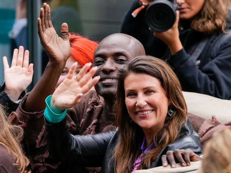 Glücklich und verliebt: Der Schamane Durek Verrett und Prinzessin Märtha Louise. - Foto: Cornelius Poppe/NTB/AP/dpa