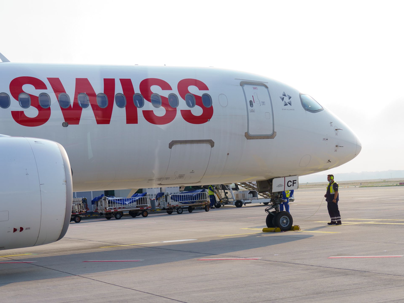 Personalengpass zwingt Swiss zu Flugstreichungen. (Archivbild) - Foto: Andreas Arnold/dpa