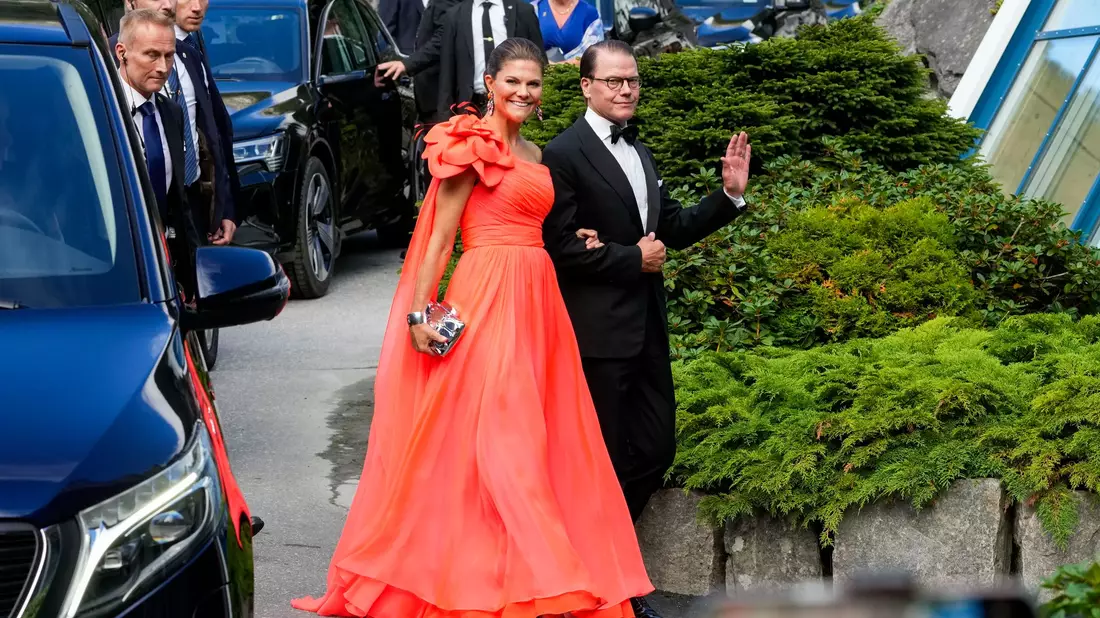 Schwedens Kronprinzessin Victoria mit ihrem Mann Prinz Daniel. - Bild: Cornelius Poppe/NTB/dpa
