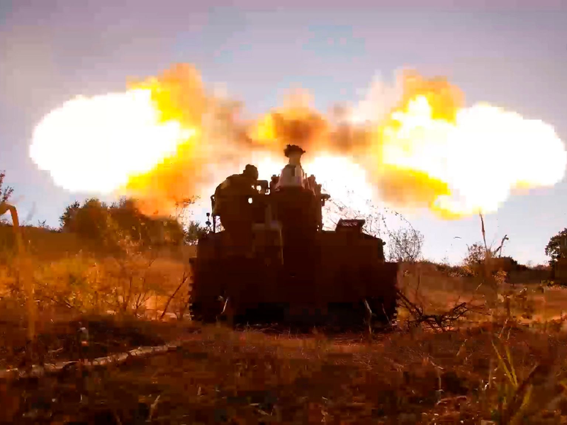 Russische Artillerie beschießt ukrainische Stellungen (Archivbild - Foto: -/Russian Defense Ministry Press Service/dpa