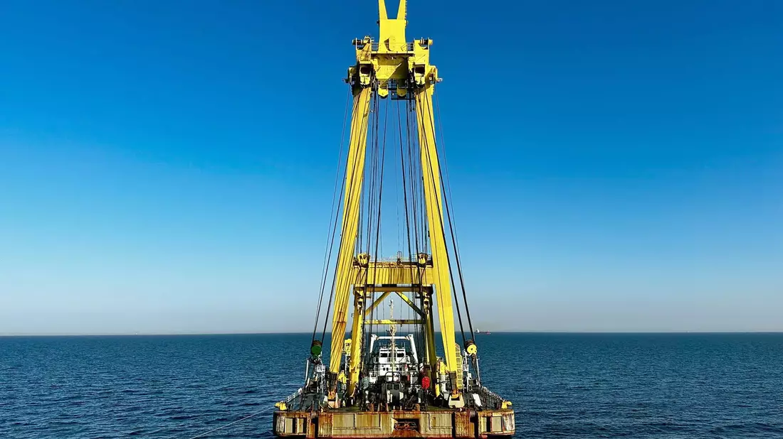 Schwimmkran HEBO LIFT 10 zählt zu den leistungsstärksten in Europa. (Archivbild) - Bild: -/WSV/brand MARINE CONSULTANTS GmbH/dpa