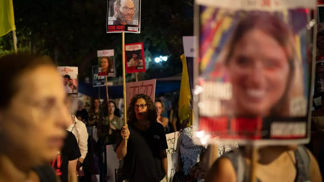 Hunderttausende Israelis haben sich seit Kriegsbeginn vor bald zwei Jahren an Demonstrationen für einen Waffenstillstand im Gazastreifen und eine Vereinbarung zur Freilassung der Geiseln beteiligt. (Archivbild) - Bild: Leo Correa/AP/dpa
