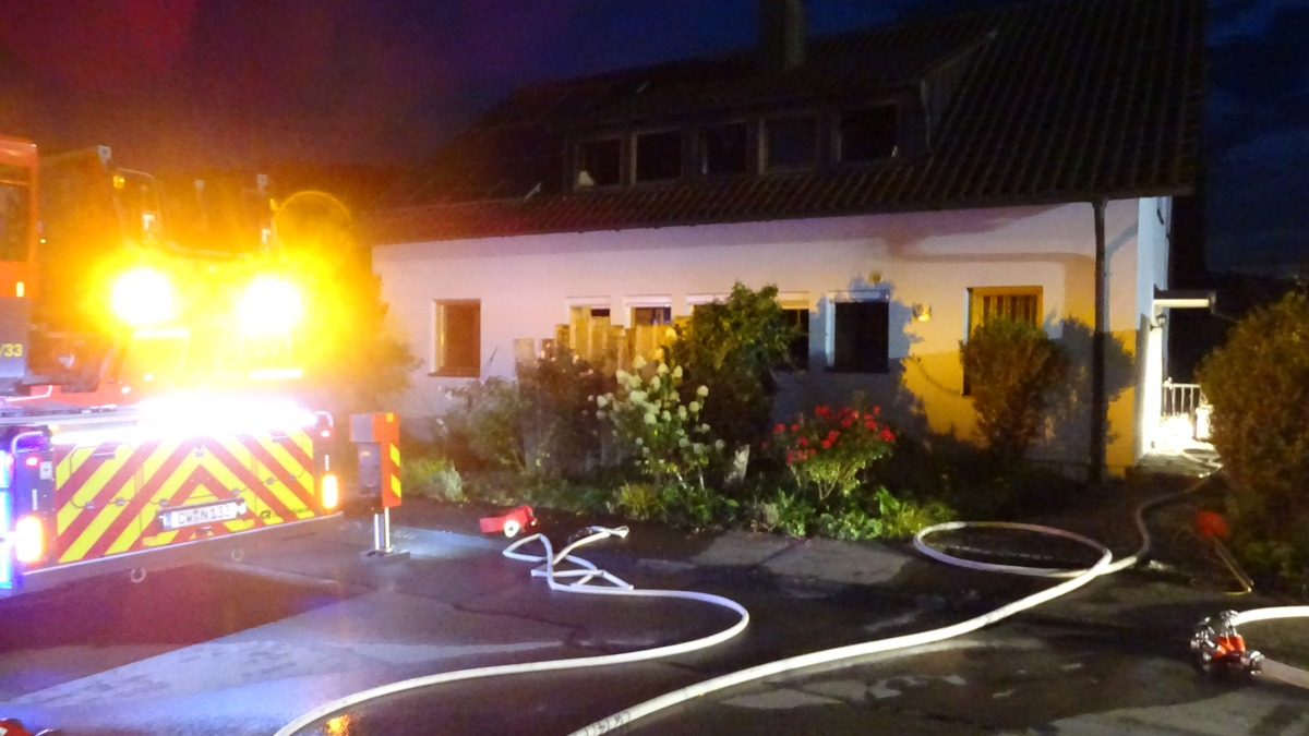 KFV-CW: Kellerbrand macht Einfamilienhaus in Nagold-Iselshausen vorerst unbewohnbar / Photovoltaikanlage und Waffenschrank sind Herausforderungen - Foto: presseportal.de
