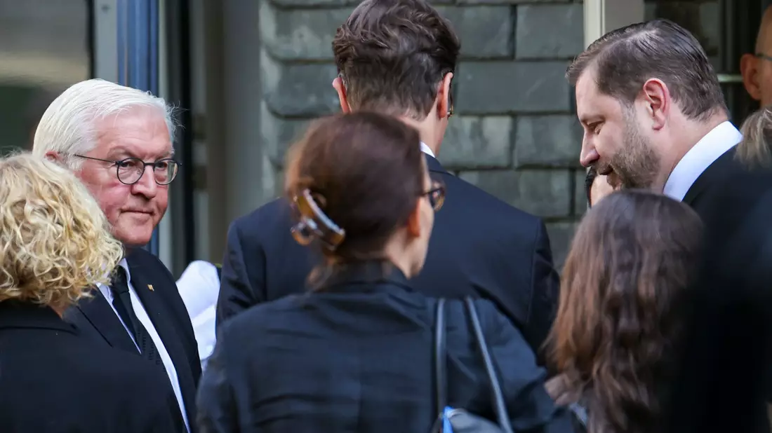 DIe Bluttat von Solingen hat nach Worten von Bundespräsident Frank-Walter Steinmeier das Land erschüttert - Bild: Christoph Reichwein/dpa